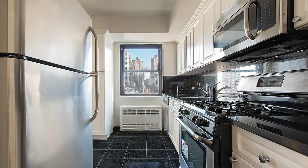 305 East 86th Street — Photo 3