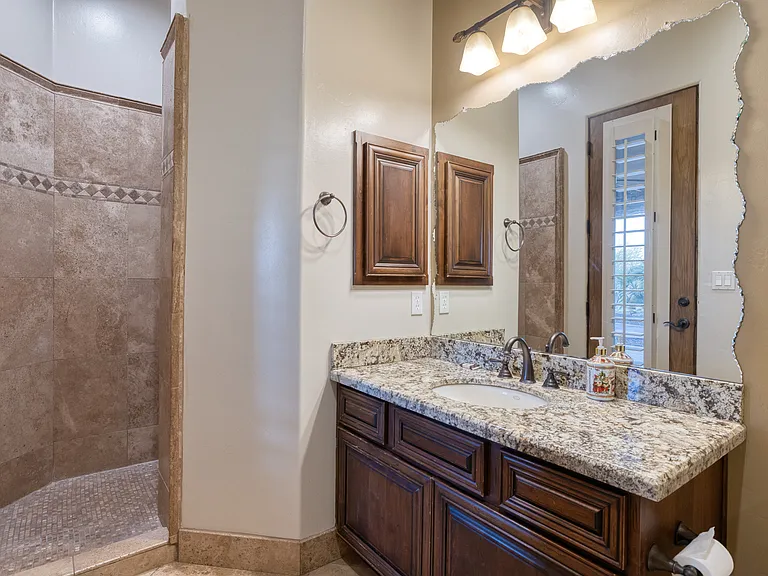 Full Bathroom 3