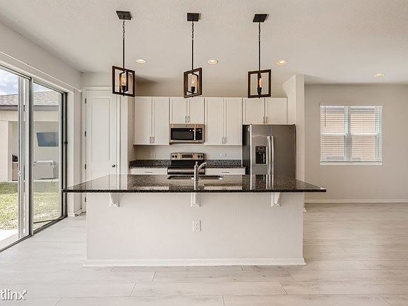 3rd image of 307 Irving Bend Dr