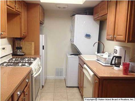 3rd image of 12A Bunnell Ct