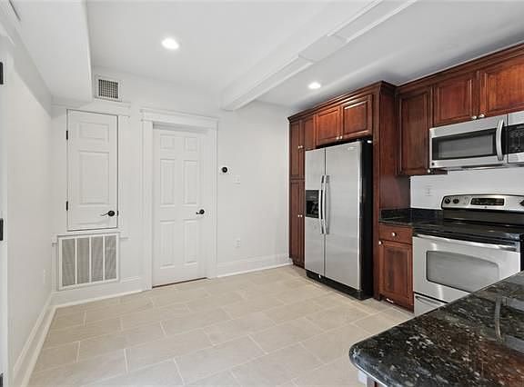 5th image of 2222 Carondelet St