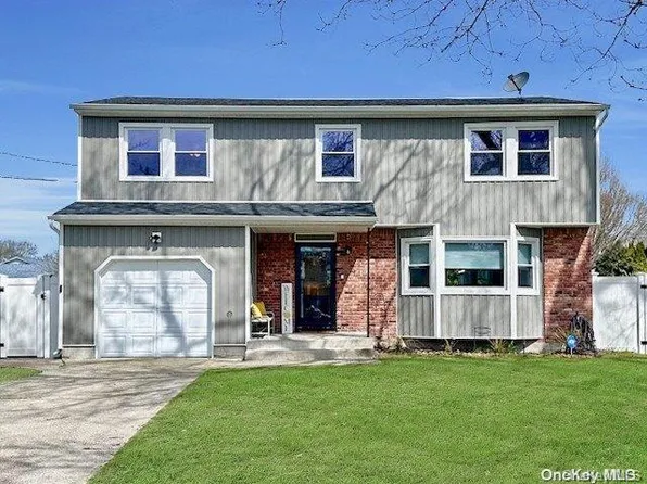 27 Breston Drive W, Shirley, NY 11967