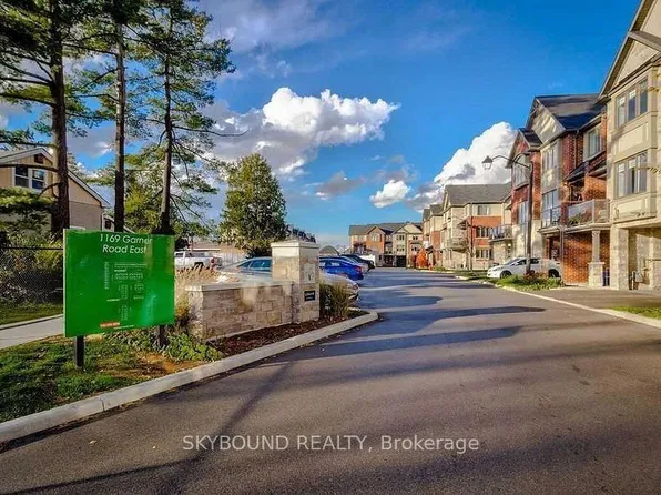 1169 Garner Rd E #60, Hamilton, ON L9G 0G8