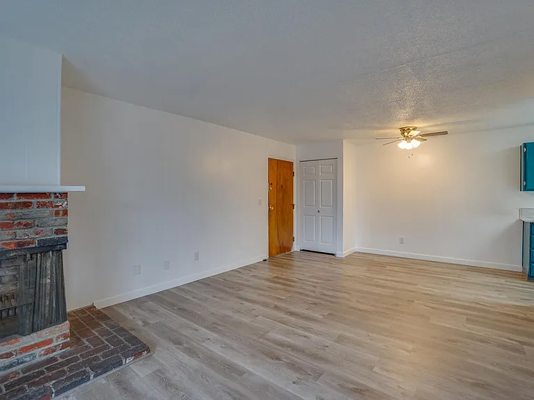 4875 SW Lombard Ave — Photo 20