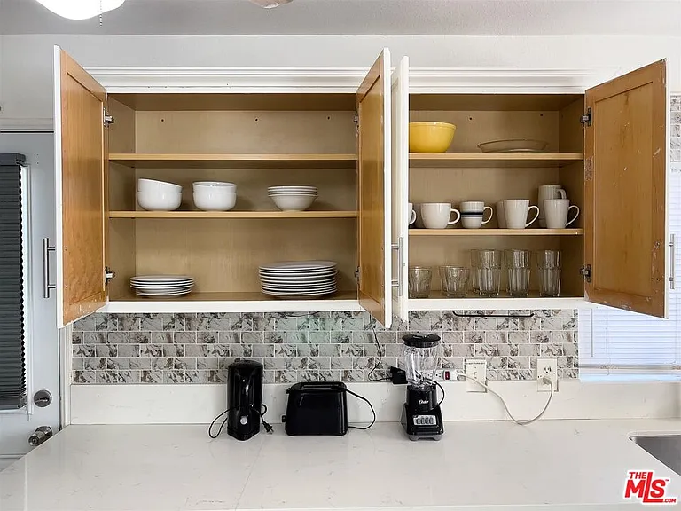 138 S Madison Ave — Photo 27