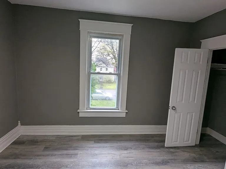 416 W Maple St — Photo 3
