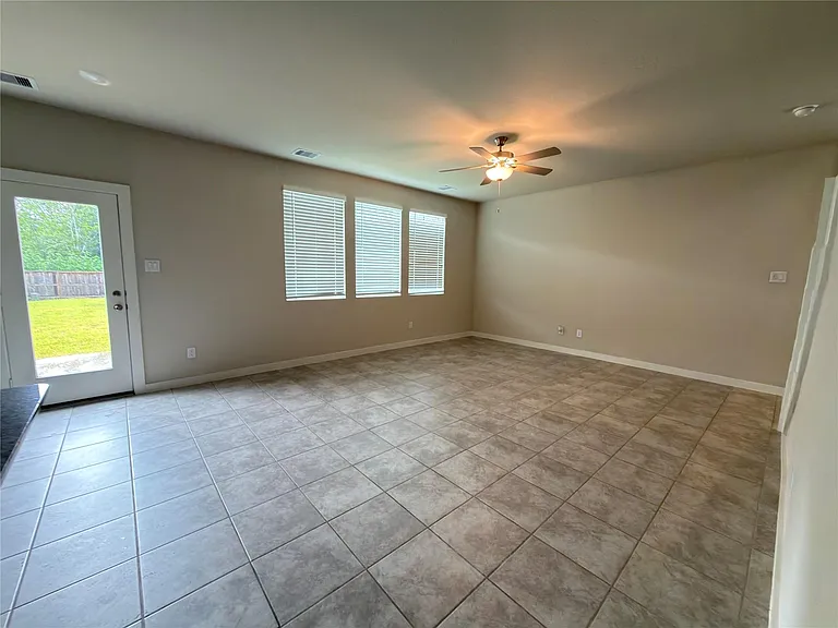 5723 Madden Ln — Photo 6