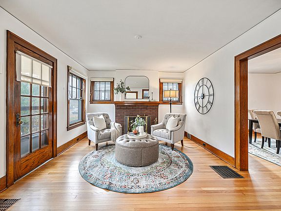 3rd image of 219 Wildwood Ave