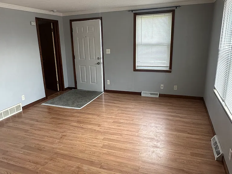27557 Eureka Rd — Photo 3