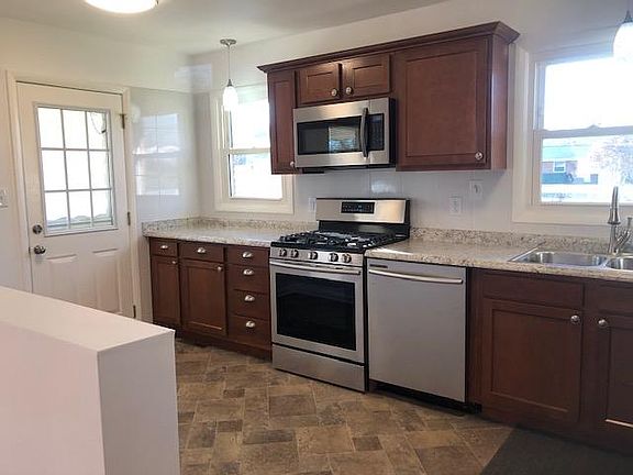 3rd image of 142 Tampa Dr