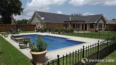 Salt water pool w/new pump