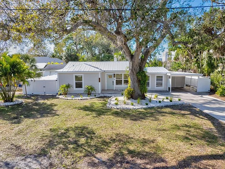 326 S Lime Ave — Photo 45