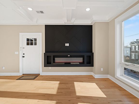 5th image of 32 Zabriskie St #1