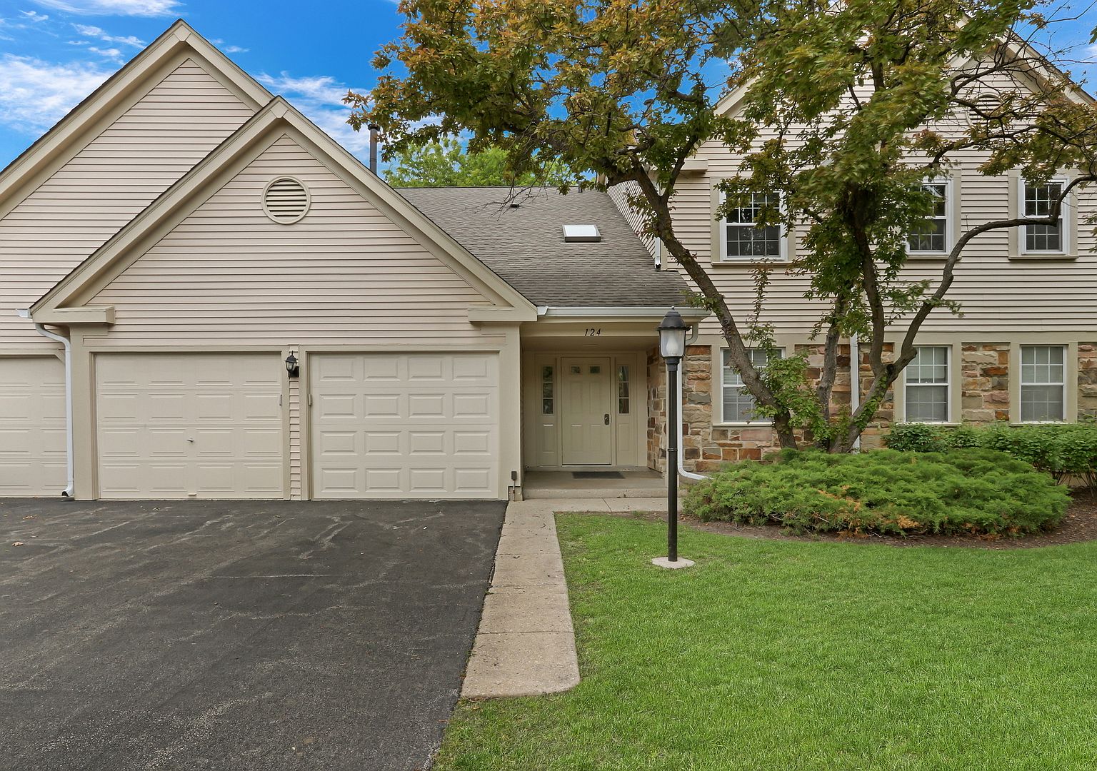 124 Stirling Ln UNIT Z1, Schaumburg, IL 60194 | Zillow