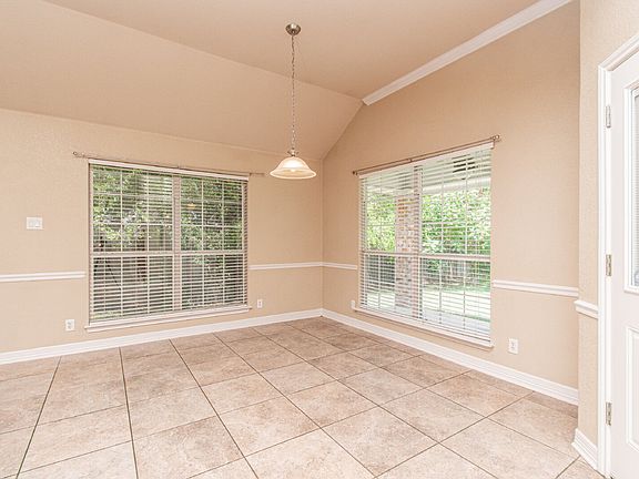 5th image of 1401 Saxon Cir