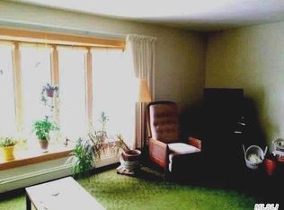 12 E Merritt St, Lindenhurst, NY 11757