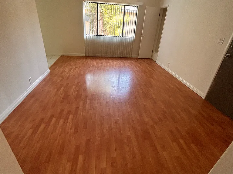 5935 Buffalo Ave — Photo 3