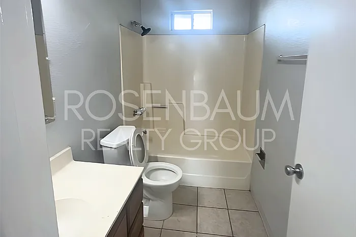 555 W Rio Salado Pkwy #202 — Photo 4