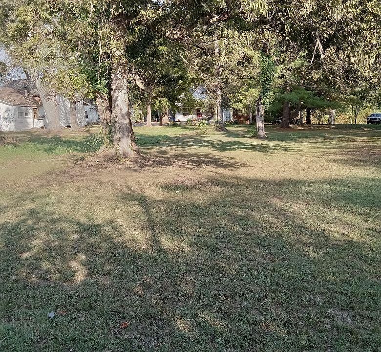 1st image of 213 S 2nd St