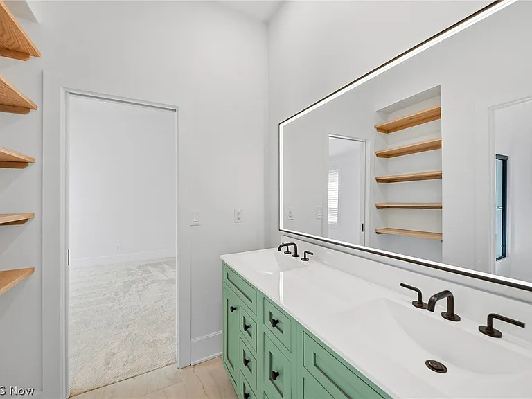 1440 W 57th St — Photo 39