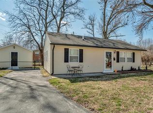 8608 Graham Ln, Saint Louis, MO 63134