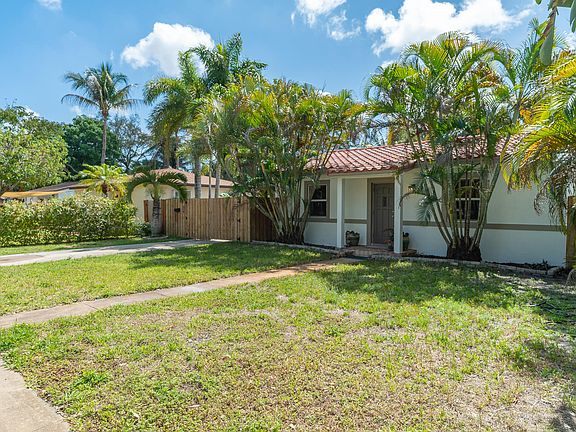 2nd image of 820 SW 18th Court
