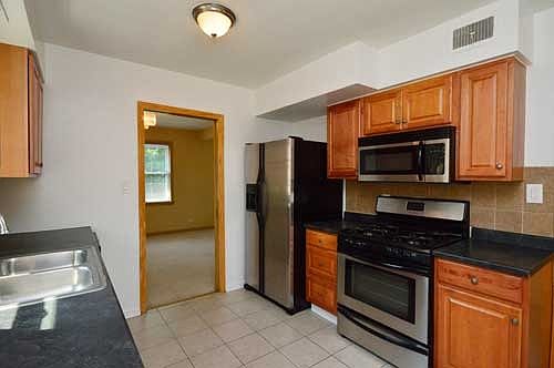 5th image of 3310 W Columbia Ave