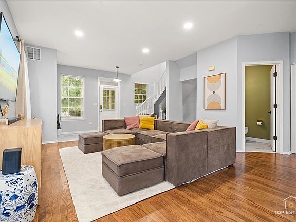 3rd image of 530 Littleton Trl