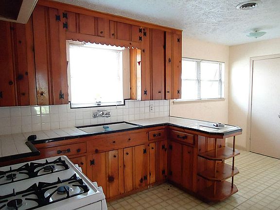 Kitchen with breakfast area