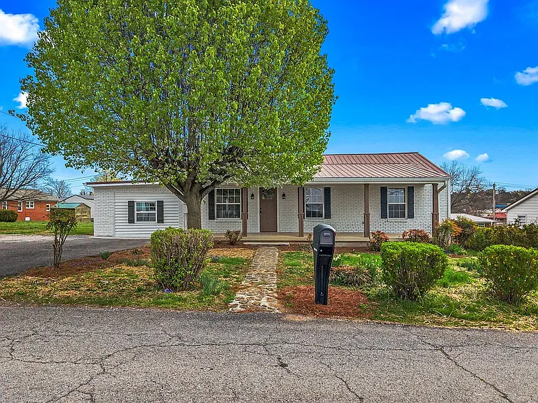 1021 Baird Ave — Photo 3