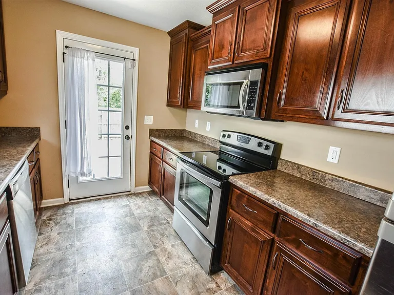 3627 Fox Tail Dr — Photo 9