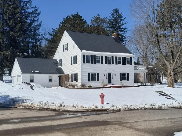 203 N 8th Ave, Iron River, MI 49935