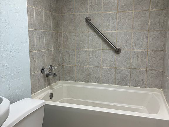 5th image of 76 Pratt Ave #76C