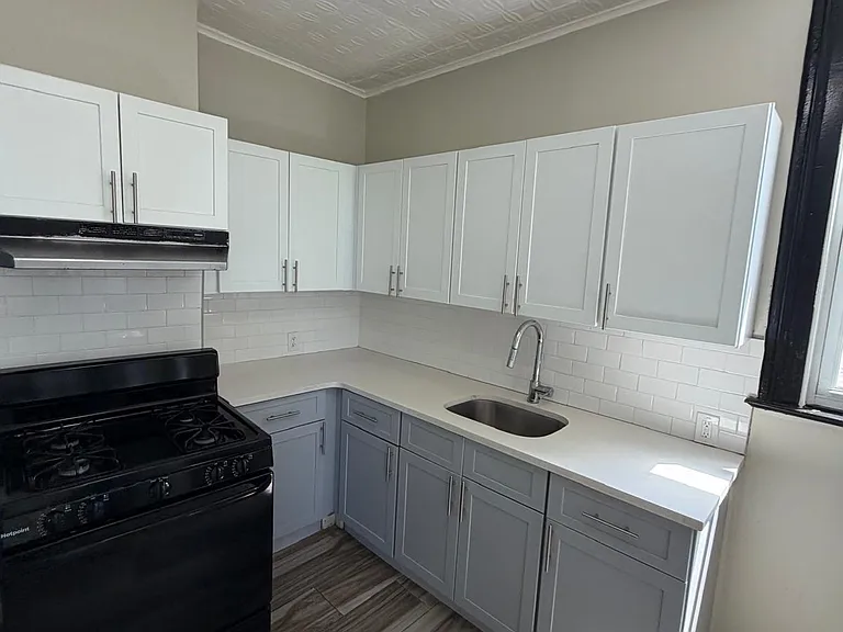 429 S 6th St #3 — Photo 9
