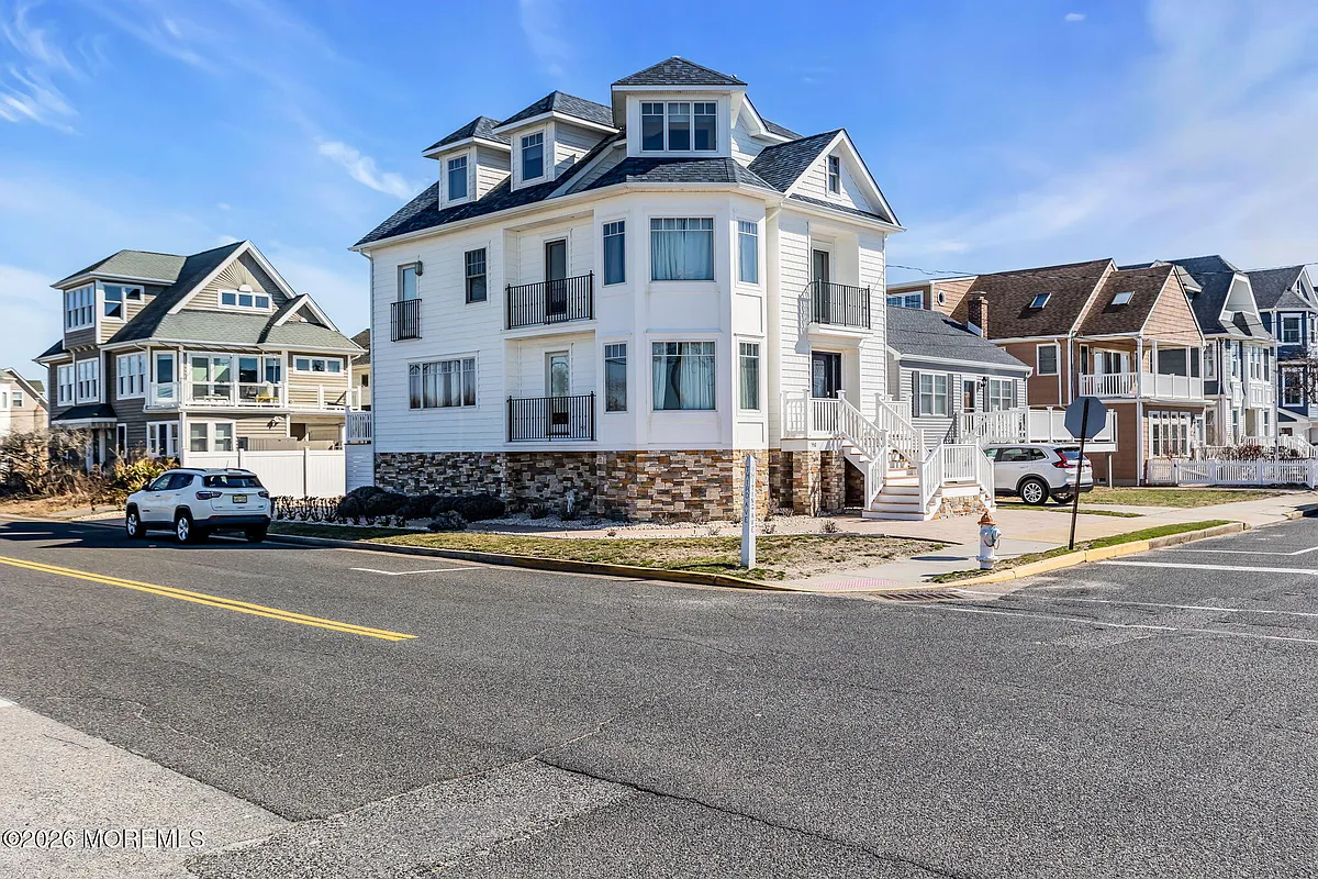 Building Photo - 550 Whiting Ave