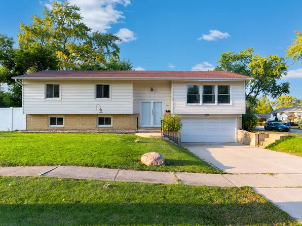 1591 Hillcrest Ave, Hanover Park, IL 60133