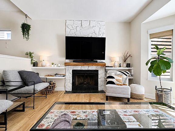 5th image of 7 Maude Ct