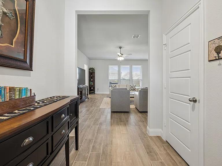 1009 Moss Grove Trl — Photo 3