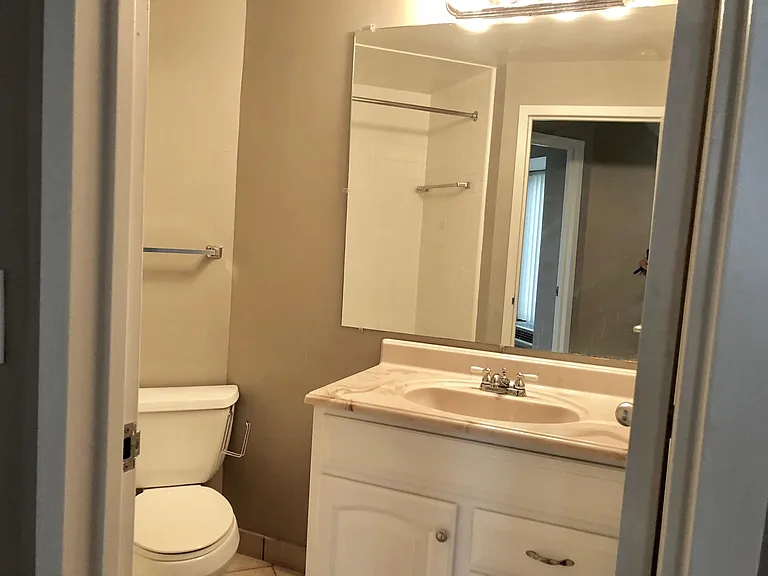 300 Riverfront Dr #14C — Photo 5