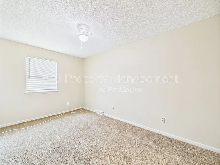 166 SW Robin Rd — Photo 17