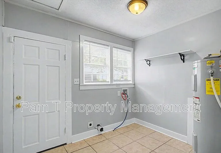 633 W 35th St — Photo 12