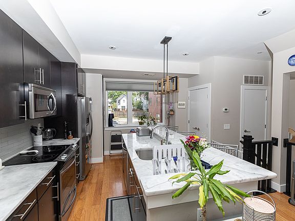 3rd image of 1200 Jackson St NE #102