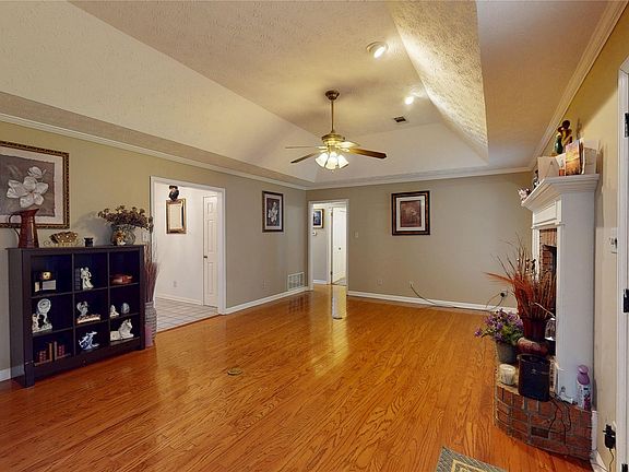 4th image of 1213 Jamestown Dr