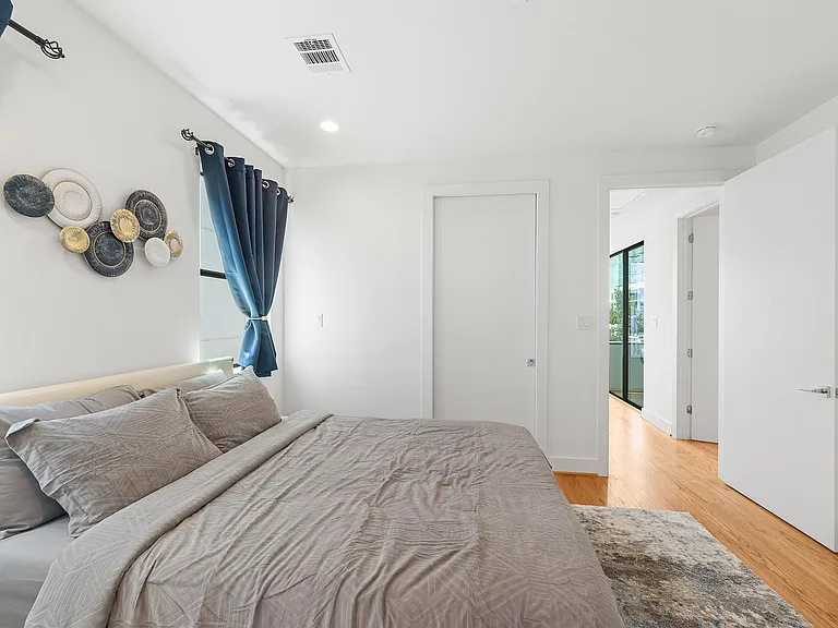 2239 N Macgregor Way — Photo 27