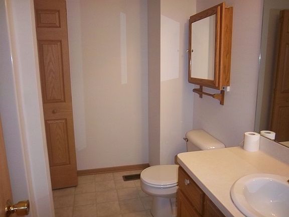 5th image of 140 Reserve Cir