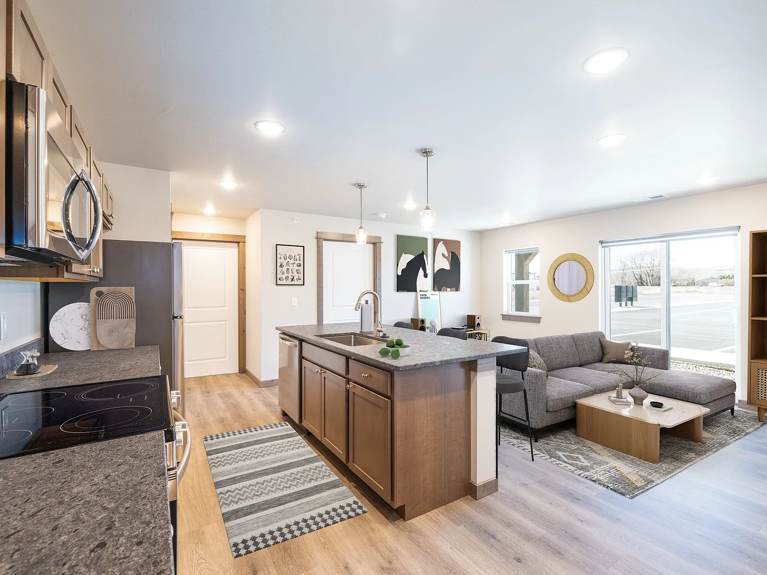Gateway View Apartments — Photo 1