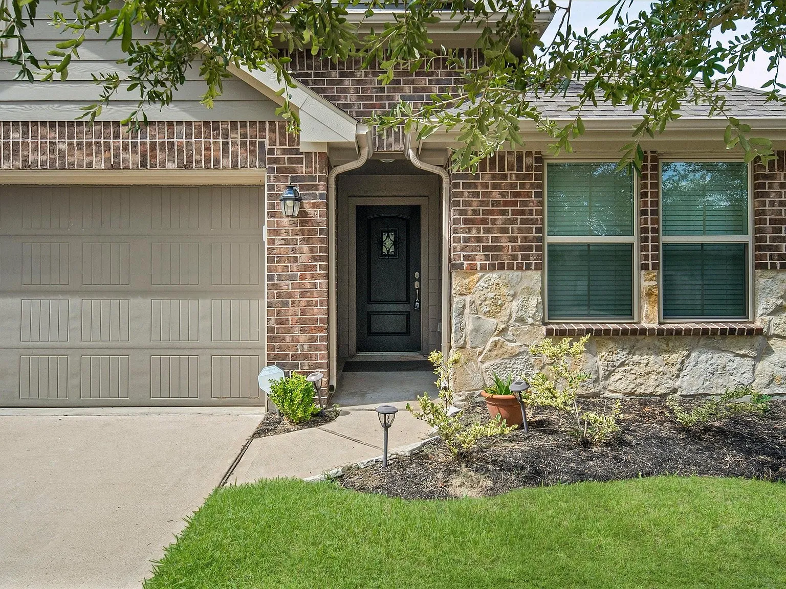 3 bed, 2.0 bath, 2036 sqft, $2,350 — Photo 4