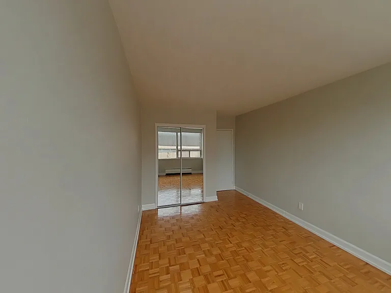 36 Thorncliffe Park Dr — Photo 9