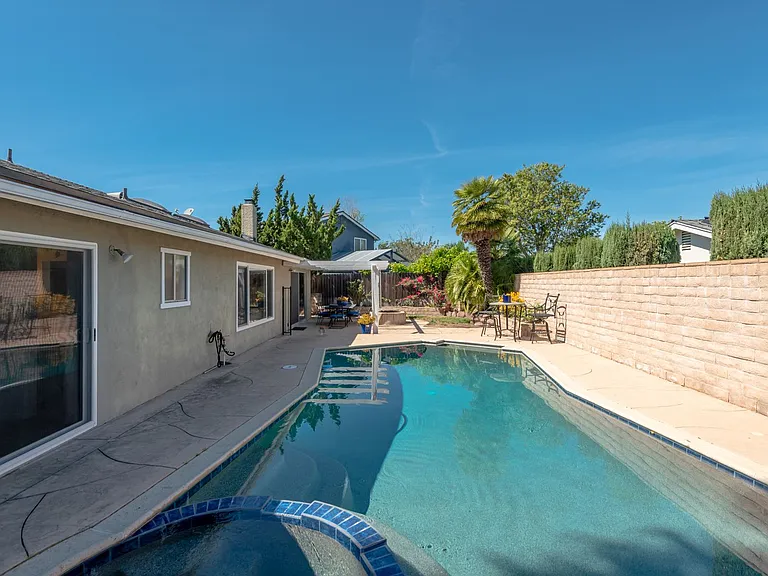 14 Nadine Ct — Photo 12