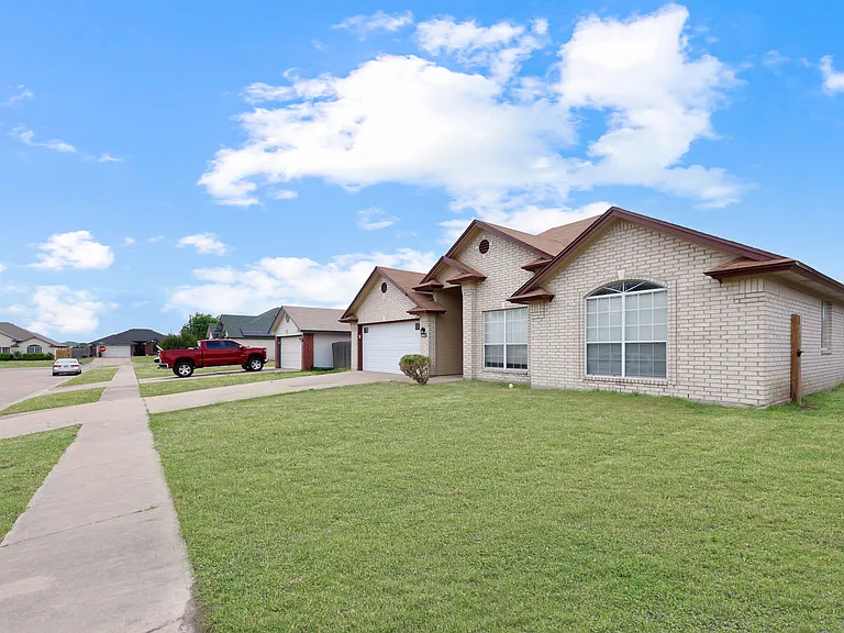 3611 Dorothy Jane Dr — Photo 3